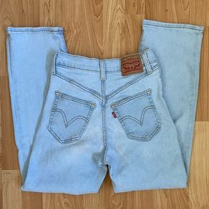 Levi’s ribcage straight ankle size 24